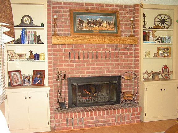 Formal Dining room w/ fireplace,bookshelves built in