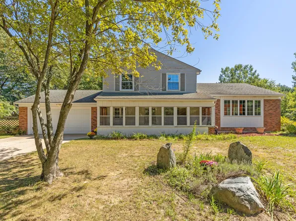8580 Young Ave NE, Rockford, MI 49341