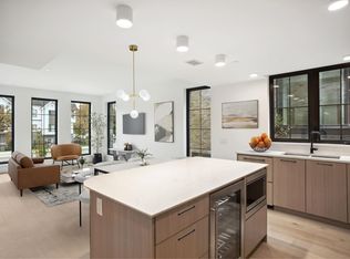 157 King Edward Ave W #101, Vancouver, BC V5Y 2H8