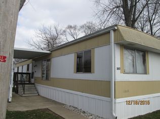 207 Viola Dr, Freeport, IL 61032