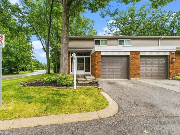 1270 Gainsborough Dr #61, Oakville, ON L6H 2L2