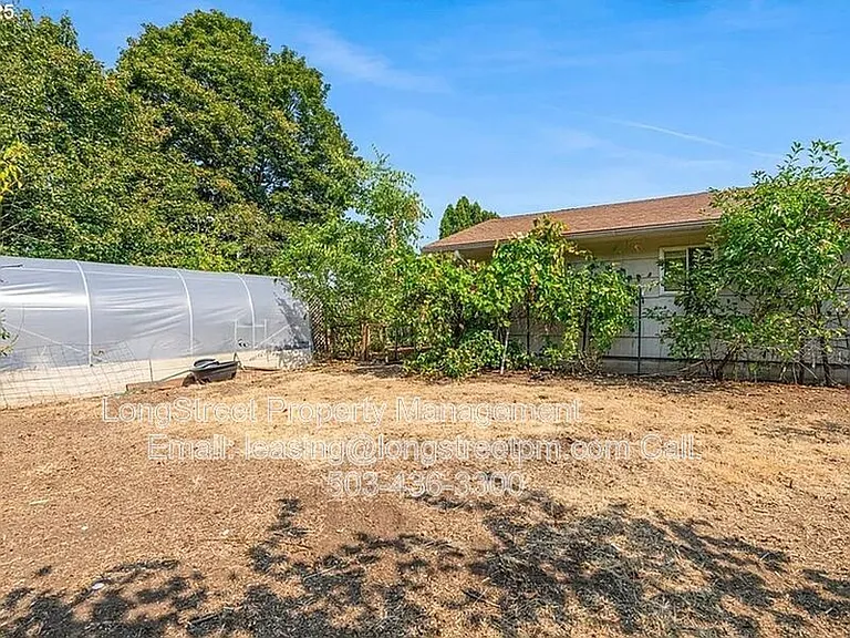 2915 NE Fremont Dr — Photo 2