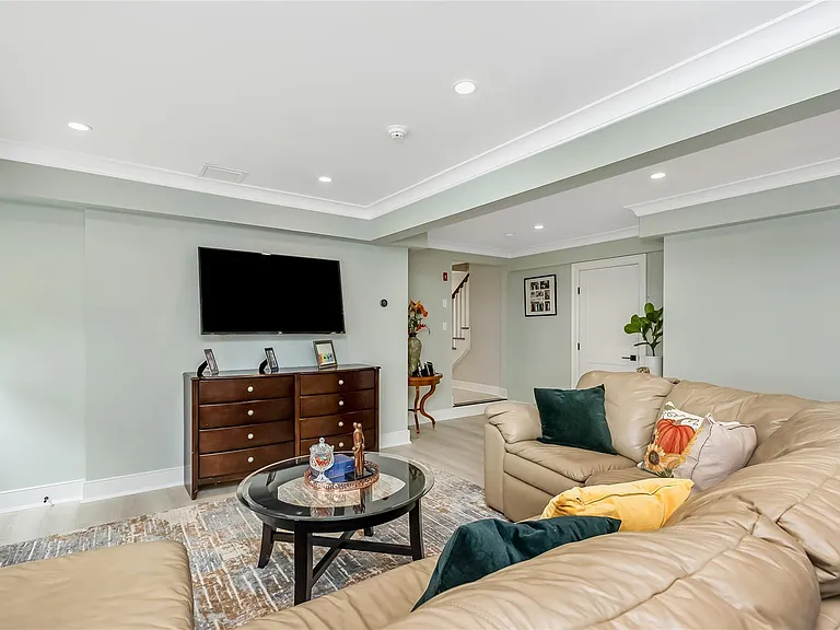 161 W Hudson St — Photo 10