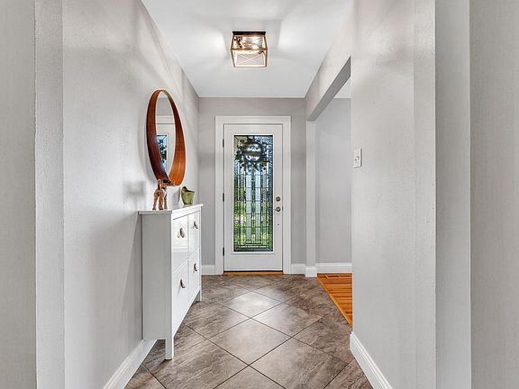 3rd image of 11724 Roundhill Dr