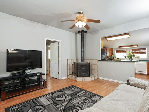 2nd image of 615 Railroad Ave