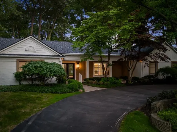 4154 Nearbrook Rd, Bloomfield Hills, MI 48302