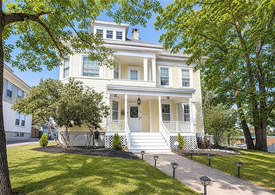 1st image of 70 Woodland Rd