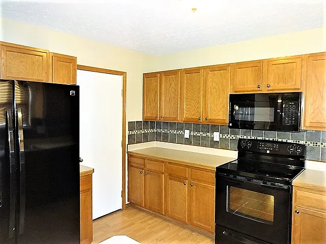 771 Spivey Ln — Photo 3