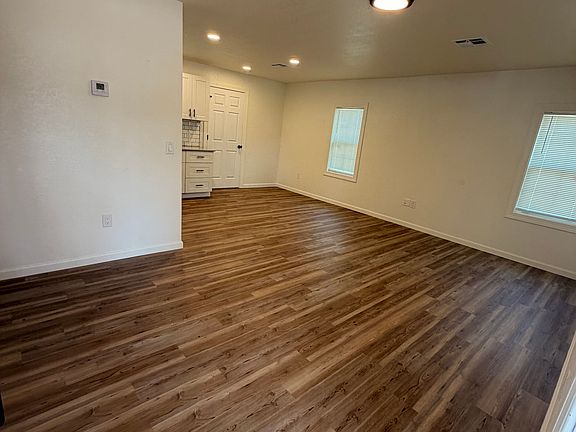 5th image of 310 W Mimosa Dr