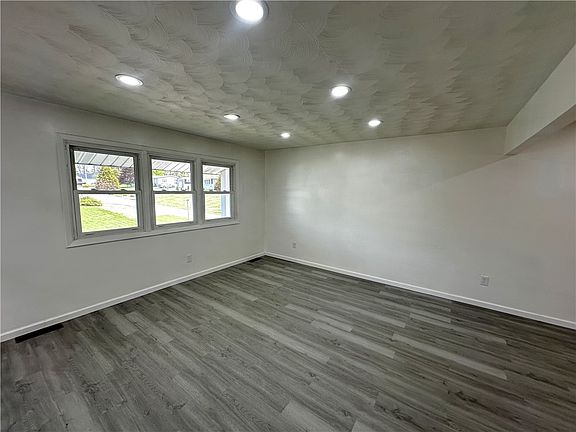 5th image of 50 E Tennyson St