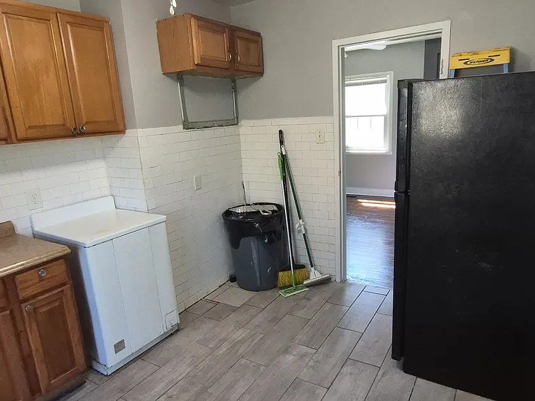 2505 Redwood Ave — Photo 9