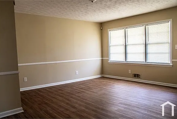 401 Springside Dr — Photo 10