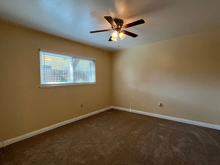 5532 Peacock Ln — Photo 17