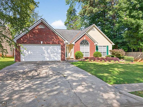 3rd image of 490 Sunnyside Dr