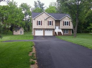 101 Nature Rd, Blue Ridge, VA 24064