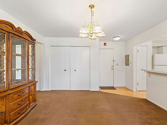 3rd image of 2415 S Goebbert Rd Unit 105