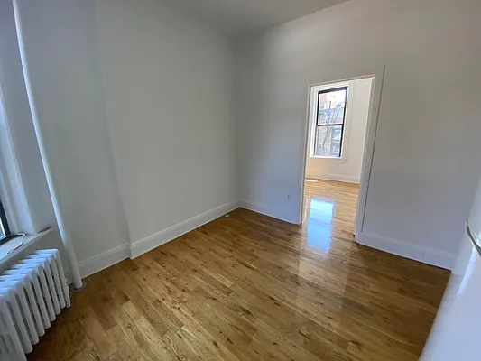 Rented by GreenVill Real Estate LLC | media 9