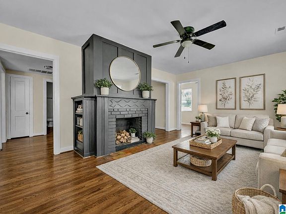 5th image of 741 Center Pl SW