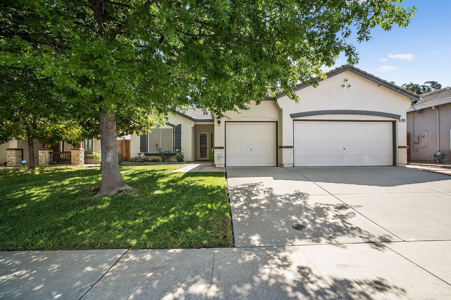 747 Caber Dr photo 1