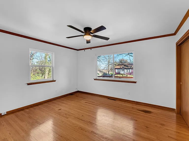 515 W Holly St — Photo 17