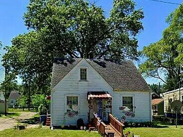 621 W 44th Pl, Gary, IN 46408
