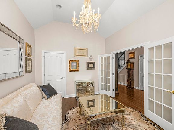 5th image of 1001 Peck Pl