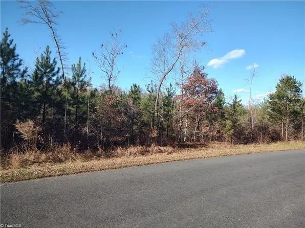 126 Harborgate Dr, Denton, NC 27239
