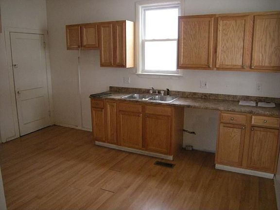 2nd image of 176 Clarendon Ave