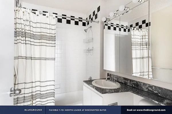 Rented by The Blueground | media 18