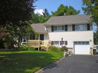 20 Pine Dr, Cedar Grove, NJ 07009