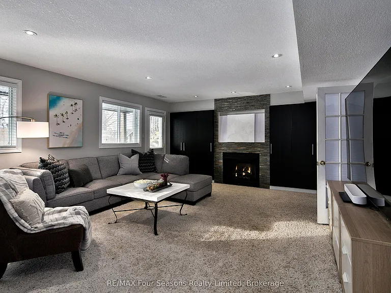 104 Lauries Ct — Photo 14