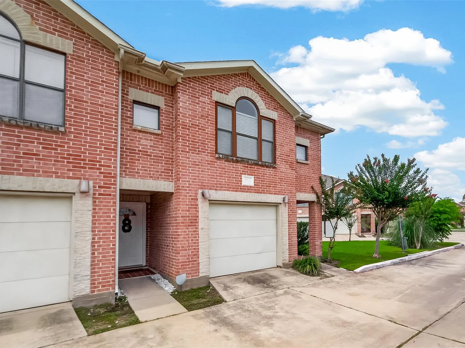 2 bed, 2.0 bath, 1030 sqft, $1,600 — Photo 2