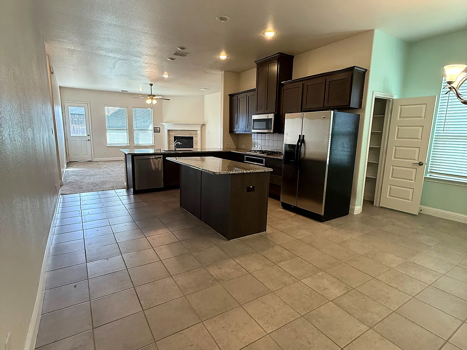 4 bed, 2137 sqft, $2,499 — Photo 4