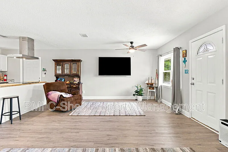 3 bed, 2.0 bath, 1296 sqft, $1,495 — Photo 4
