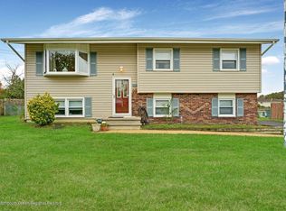 377 Cokes Dr, Toms River, NJ