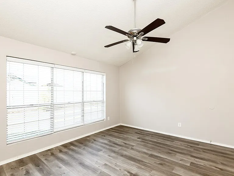 2500 Creekwood Ln — Photo 10