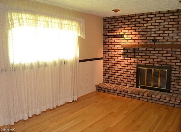 LIVING ROOM FIREPLACE