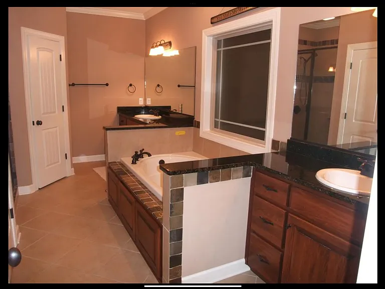 400 Valley Chase Dr — Photo 8