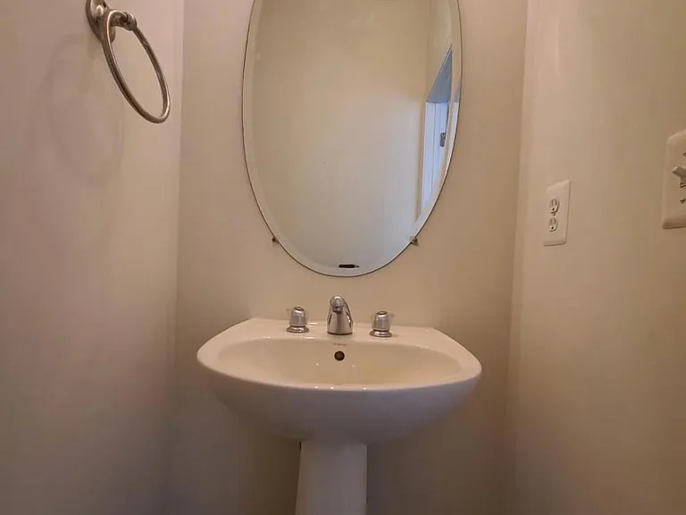 42625 Homefront Ter — Photo 10