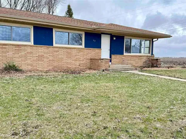 402 E North St, Waldorf, MN 56091