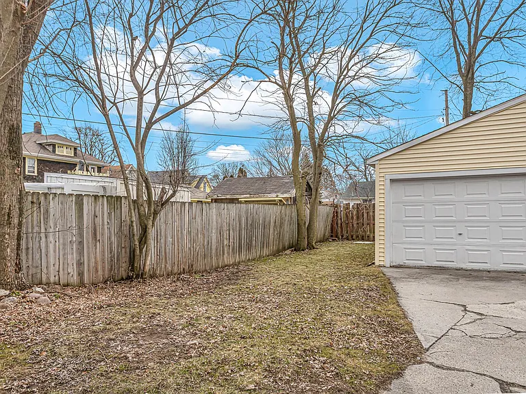 817 Bell Ave #UPSTAIRS — Photo 33