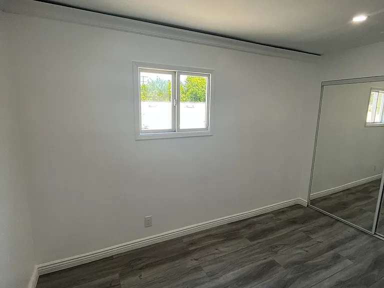 11685 Magnolia Blvd #B — Photo 5