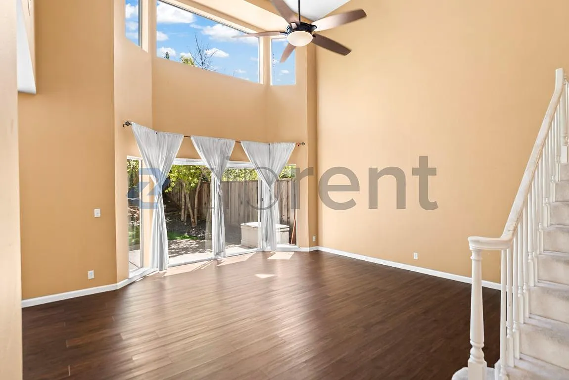 3 bed, 2.5 bath, 2486 sqft, $4,700 — Photo 2