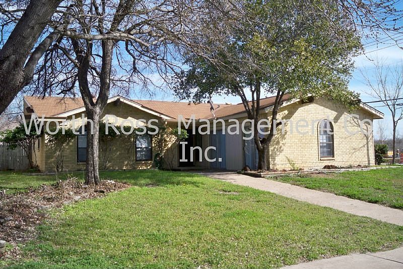 2824 Lake Gardens Dr
