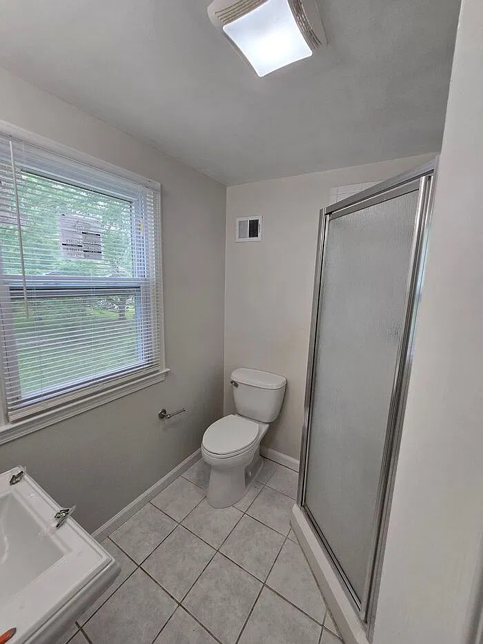 4 bed, 2.0 bath, 1688 sqft, $2,045 — Photo 3