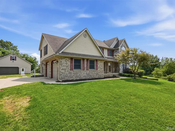 262 Norlynn Dr, Howell, MI 48843