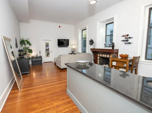 1914 Spruce St APT 3R, Philadelphia, PA 19103