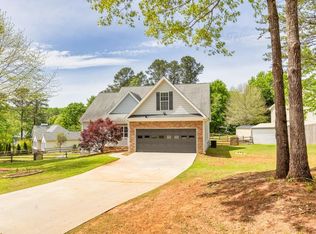5606 Spruce Ln, Flowery Branch, GA 30542