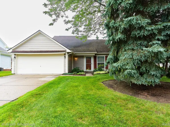 31245 Columbia Dr, Novi, MI 48377