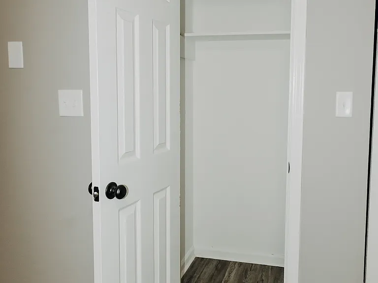 1800 Labette Manor Dr — Photo 4